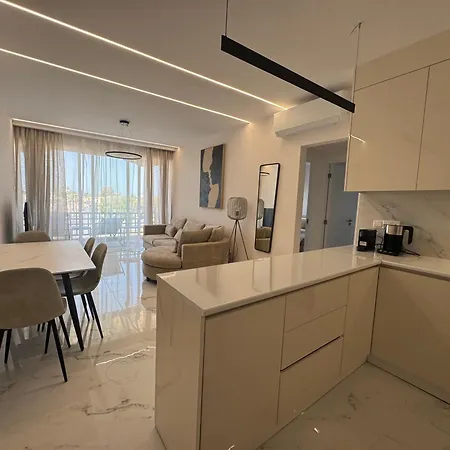 Seaview Pearl- Harbour Adults Only Apartman Paphos